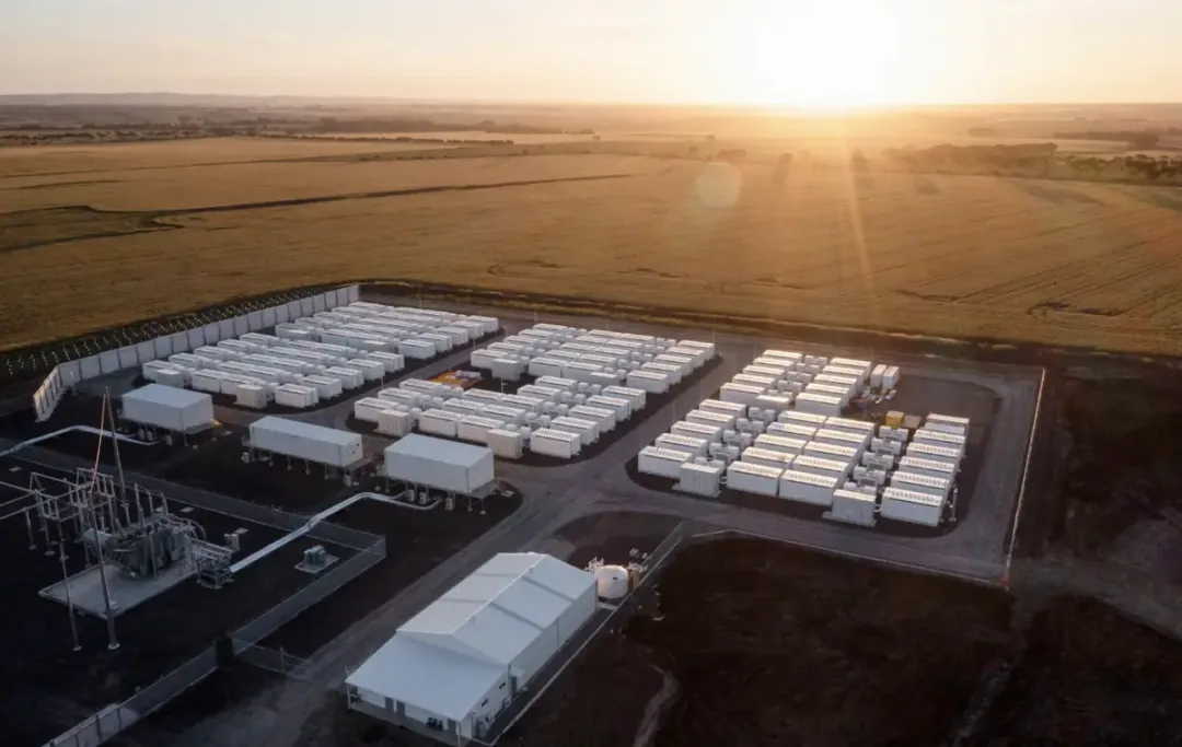 特斯拉十周年：上海储能超等工厂开工，规划年产1万台商用储能电池