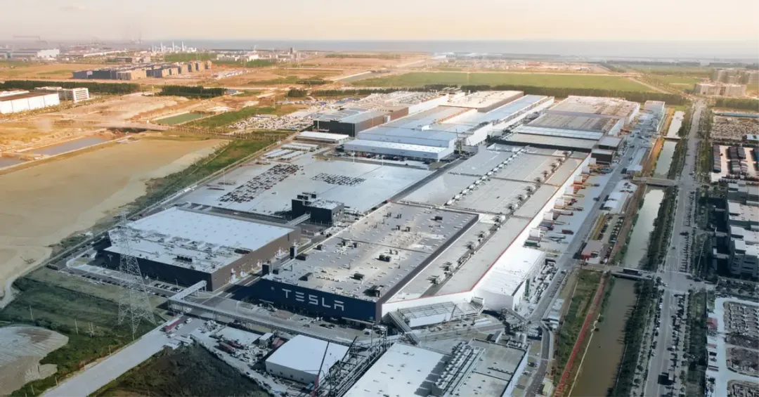 特斯拉十周年：上海储能超等工厂开工，规划年产1万台商用储能电池
